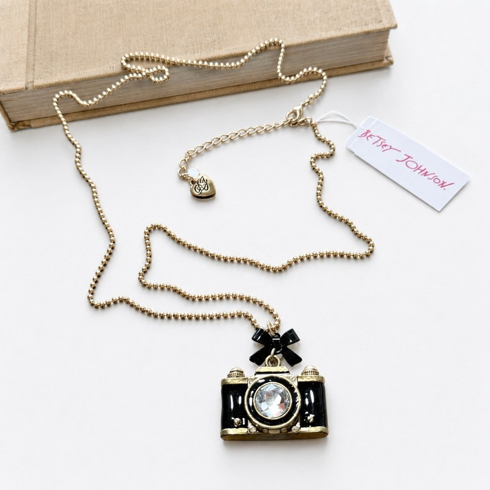 Vintage Betsey Johnson Y2K Camera Pendant Necklace Black Enamel Bow Crystal NWT - Picture 3 of 8
